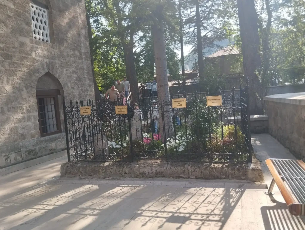Akşemsettin Hazretleri Türbesi Nerede? 2 aksemsettin hz turbesi 2
