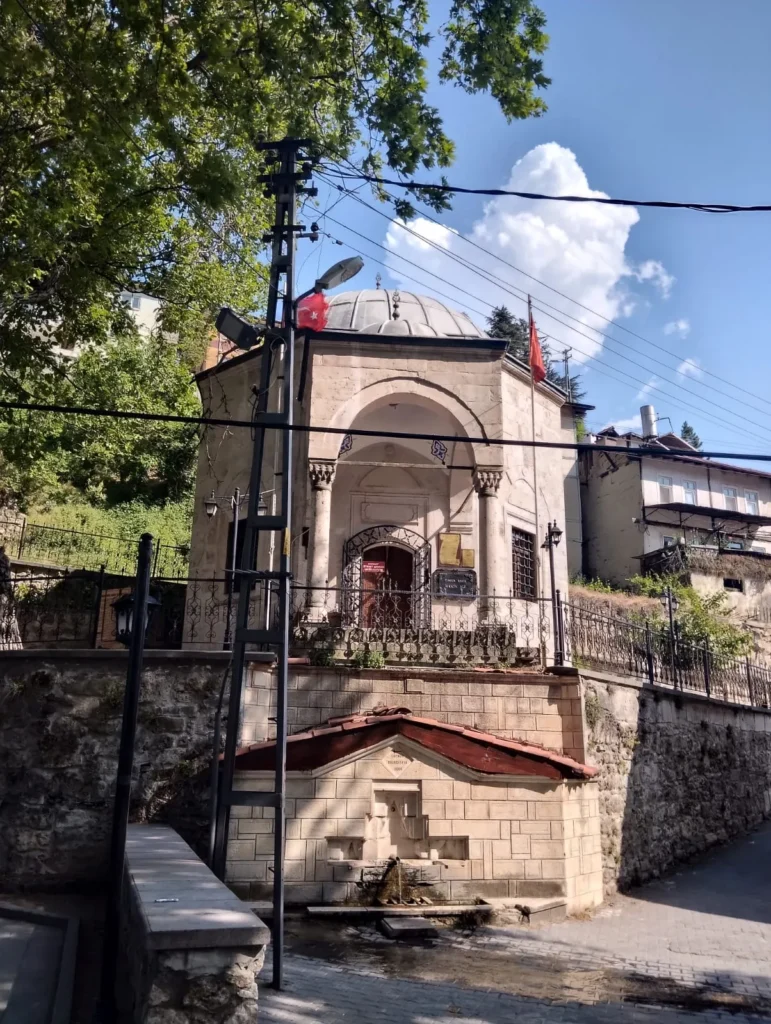 omer emir sikkin turbesi 1