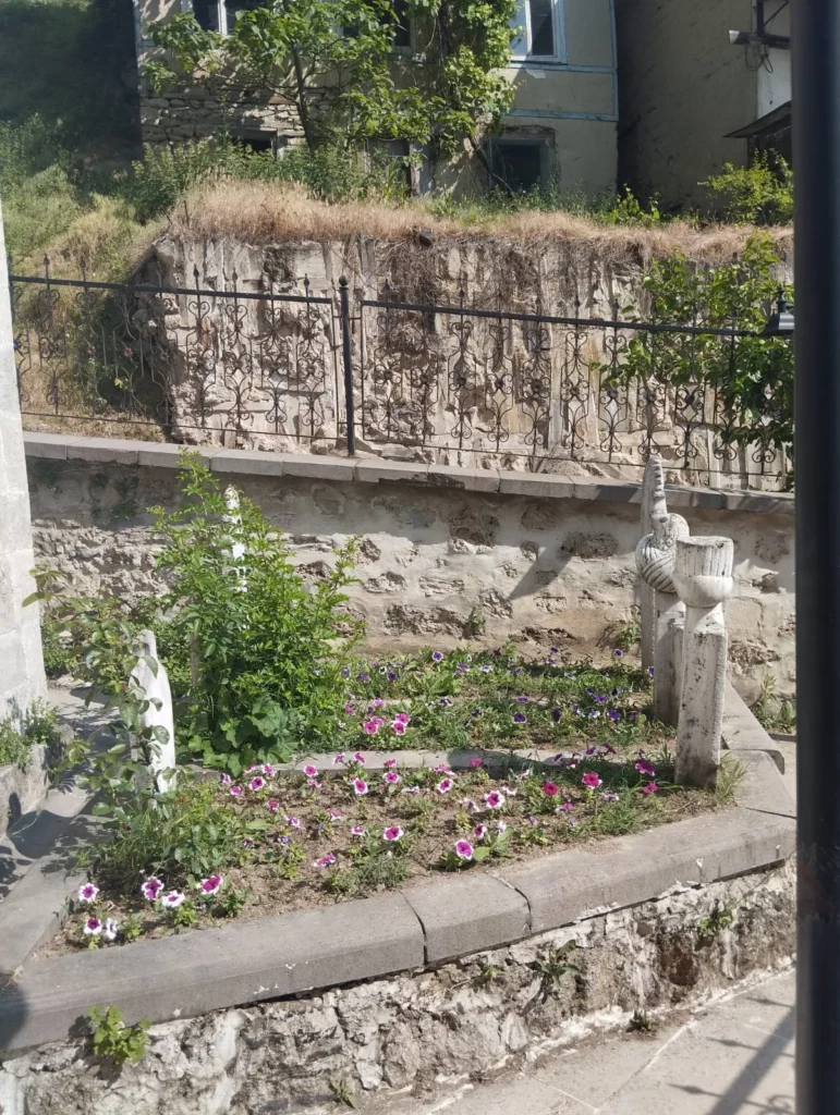 omer emir sikkin turbesi 11