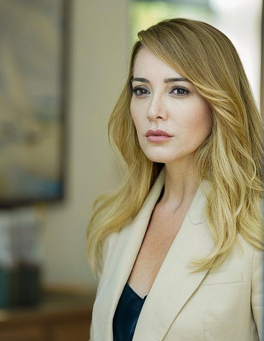 Tayanç Ayaydın ve Dolunay Soysert: Dizi Dünyasının Uyumlu Çifti 2 dolunay soysert